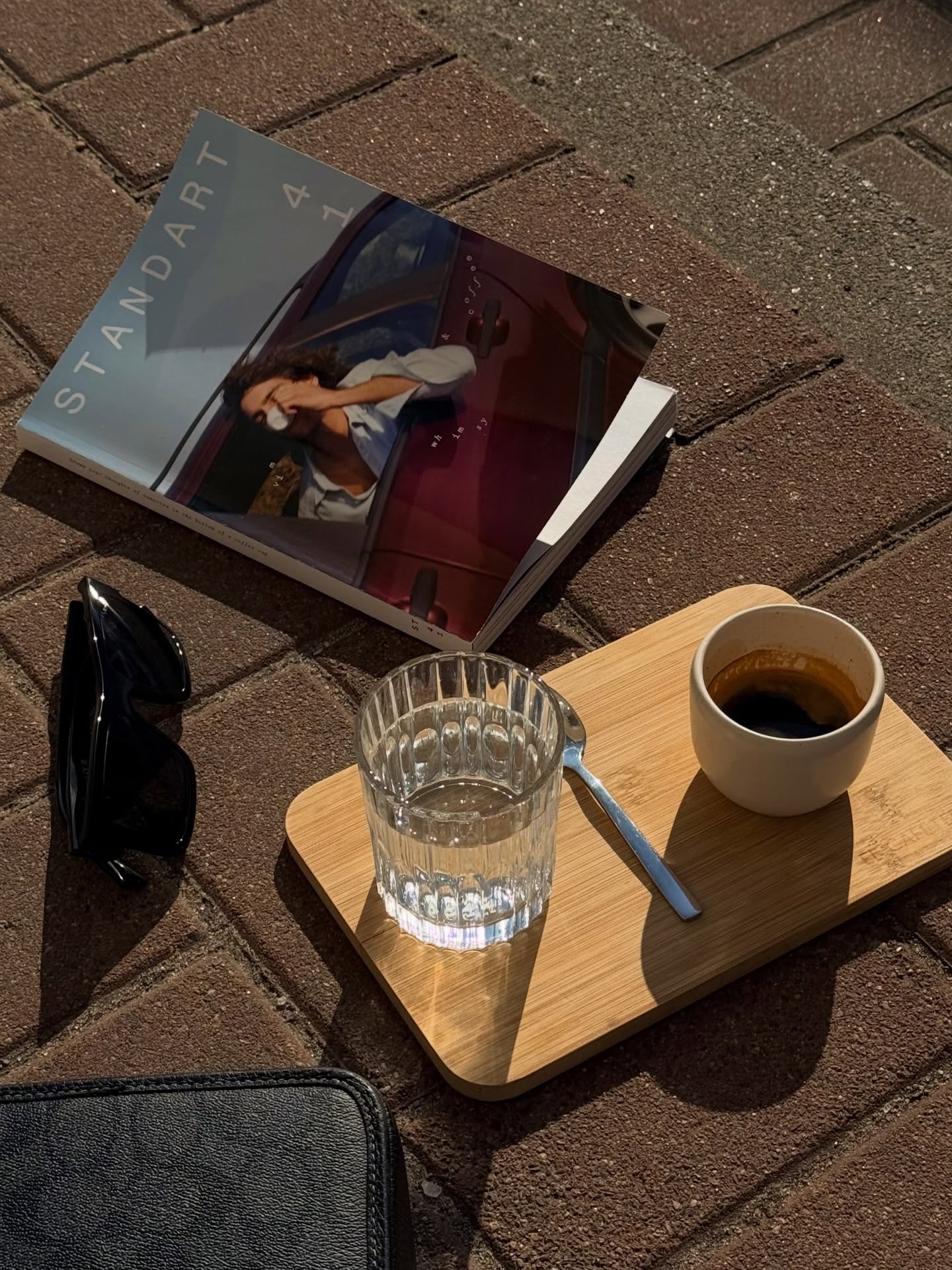 Sunny moments, fresh coffee and a good magazine in hand.
People passing by, friends sitting outside, desserts on the table.
Just another beautiful day in Warsaw. ☕✨

📍 Emilii Plater 8 
📍 Marszałkowska 27/35

#specialtycoffee #magazine #perfectweather #goodday #warsaw