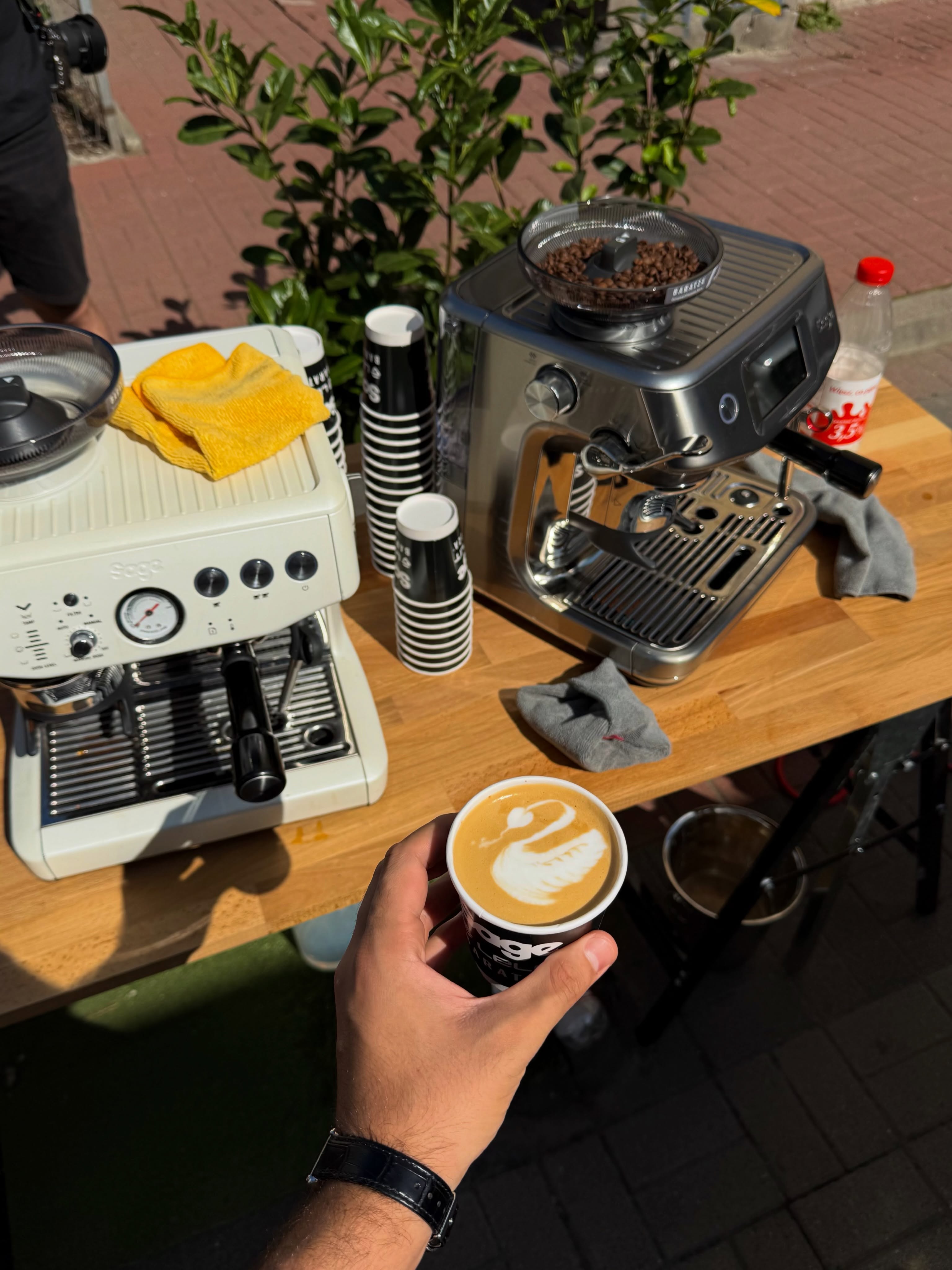 Co to był za dzień. ☕️🤍

Nasze wydarzenie z Sage było pełne dobrej kawy, inspirujących rozmów i przede wszystkim świetnych ludzi.

Ogromne podziękowania dla wszystkich, którzy do nas dołączyli, zadawali pytania, dzielili się swoją pasją do kawy i stworzyli razem z nami tak wyjątkową atmosferę.

Dziękujemy Sage za wspólne doświadczenie i wszystkim, którzy byli tego dnia z nami.

Do zobaczenia na kolejnym wydarzeniu!

—

What a day. ☕️🤍

Our Sage event was filled with great coffee, inspiring conversations, and even better people.

A huge thank you to everyone who joined us, shared their passion for coffee, asked questions, and made the day so special. It was a pleasure to brew, talk, taste, and simply enjoy the moment together.

Thank you to Sage for making it possible, and to everyone who came to be part of it.

Until the next one.

📍 Emilii Plater 8 
📍 Marszałkowska 27/35

#specialtycoffee #coffeeevent #sage #coffeelovers #summervibes