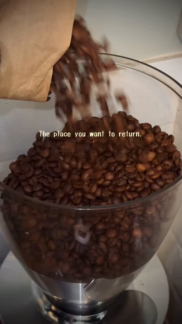 Warsaw knows where the good coffee is…☕️🙂‍↕️🤎

📍 Emilii Plater 8 
📍 Marszałkowska 27/35

#kawiarniawarszawa #specialtycoffee #coffeelovers #cozycorner #hiddengem