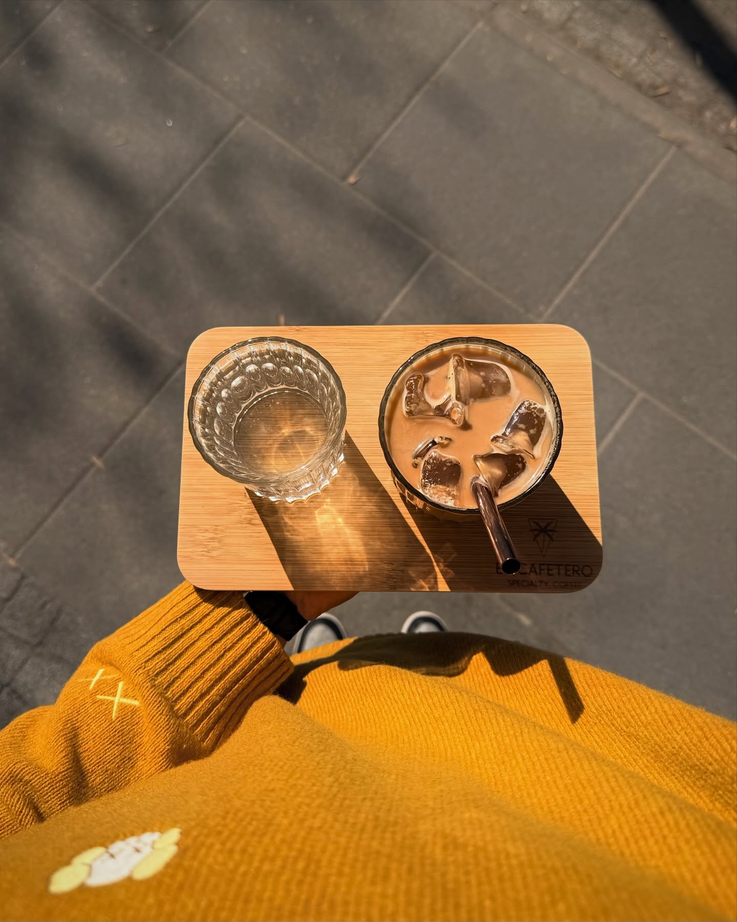 Słońce, pełne stoliki i uśmiechy dookoła ☀️

Spotkania z przyjaciółmi, dużo śmiechu, świetna kawa
i desery, którym nie da się odmówić.

Znajome twarze, ciepła atmosfera
i ten klimat, do którego chce się wracać.

To nie tylko kawiarnia — to Twoje miejsce 🤍

—

Sunlight, full tables, and happy faces ☀️

Friends, laughter, incredible coffee
and desserts you can’t say no to.

Familiar faces, warm smiles,
and that cozy feeling you come back for.

Not just a café — your place 🤍

📍 Emilii Plater 8 
📍 Marszałkowska 27/35

#sunday #favplace #cozyvibes #kawiarniawarszawa #specialtycoffee