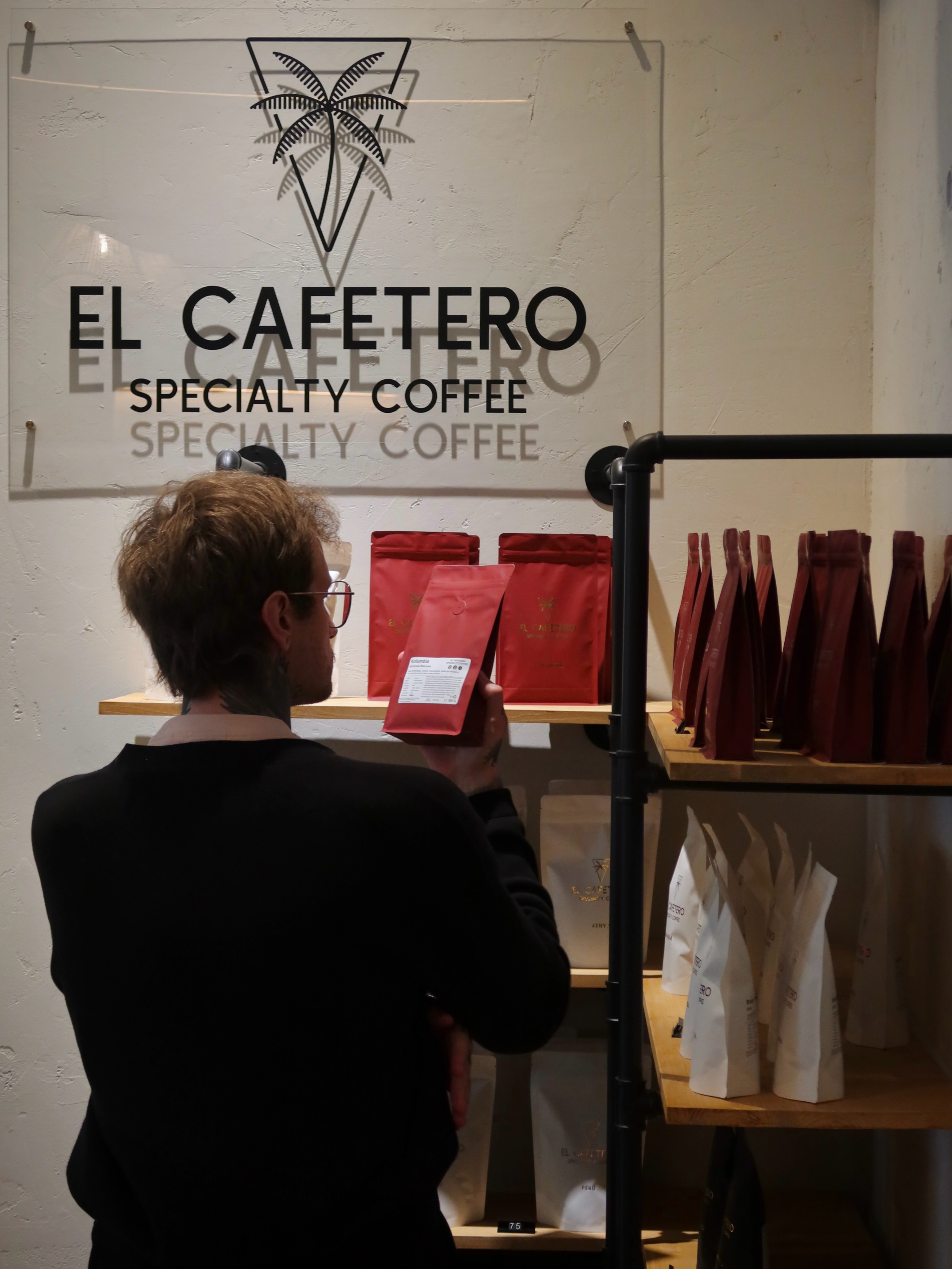 From green beans to freshly roasted specialty coffee ☕

At El Cafetero, we roast our coffee ourselves and take care of every detail to make every cup taste just right.

On our shelves you’ll find beans for espresso, filter, and your everyday coffee ritual 🤎

Come by to choose your favorite beans or order online at elcafetero.pl ✨

📍 Emilii Plater 8 
📍 Marszałkowska 27/35

#specialtycoffee #coffeebeans #kawiarnia #coffee #warszawa