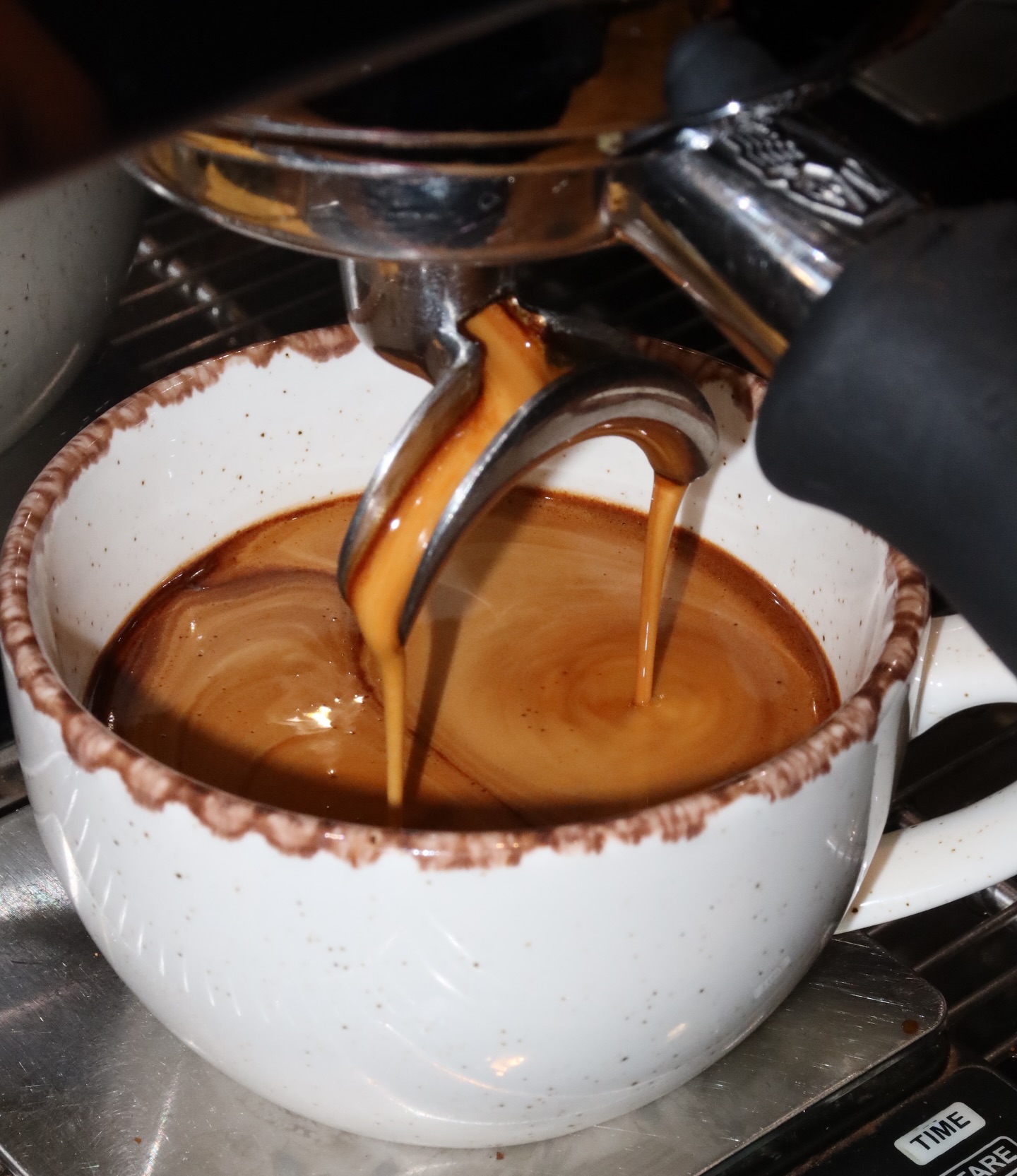 ☕️The aroma of freshly brewed specialty coffee, rich crema in every cup, and desserts that feel like home.
We believe great coffee starts with great beans — and ends with a beautiful moment.

📍 Emilii Plater 8 
📍 Marszałkowska 27/35

#coffee #specialtycoffee #coffeebeans #kawiarniawarszawa #cozyplace