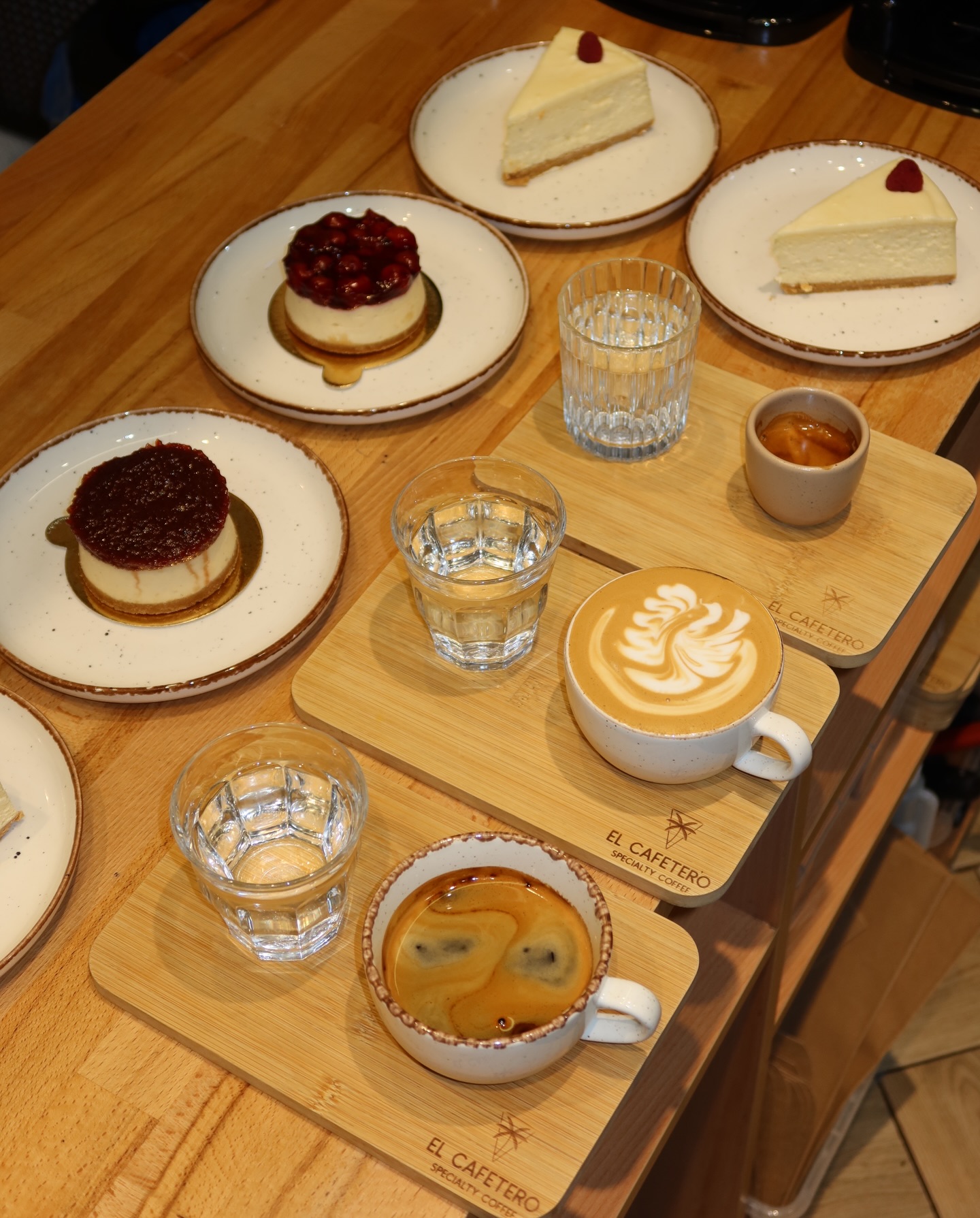 Kawiarnia, która łączy w sobie komfort i inspirację. 🤎
Wpadnij do nas z zimna, weź swoją ulubioną kawę i pozwól, by przytulna atmosfera zrobiła resztę.
To miejsce, w którym kreatywność płynie naturalnie. 

A café that feels like comfort and inspiration in one. 🤎
Come in from the cold, grab your favorite cup, and let the cozy atmosphere do the rest.
This is the kind of place where creativity flows naturally

📍 Emilii Plater 8 
📍 Marszałkowska 27/35

#specialtycoffee #dessert #latteart #cozyvibes #coffeespot