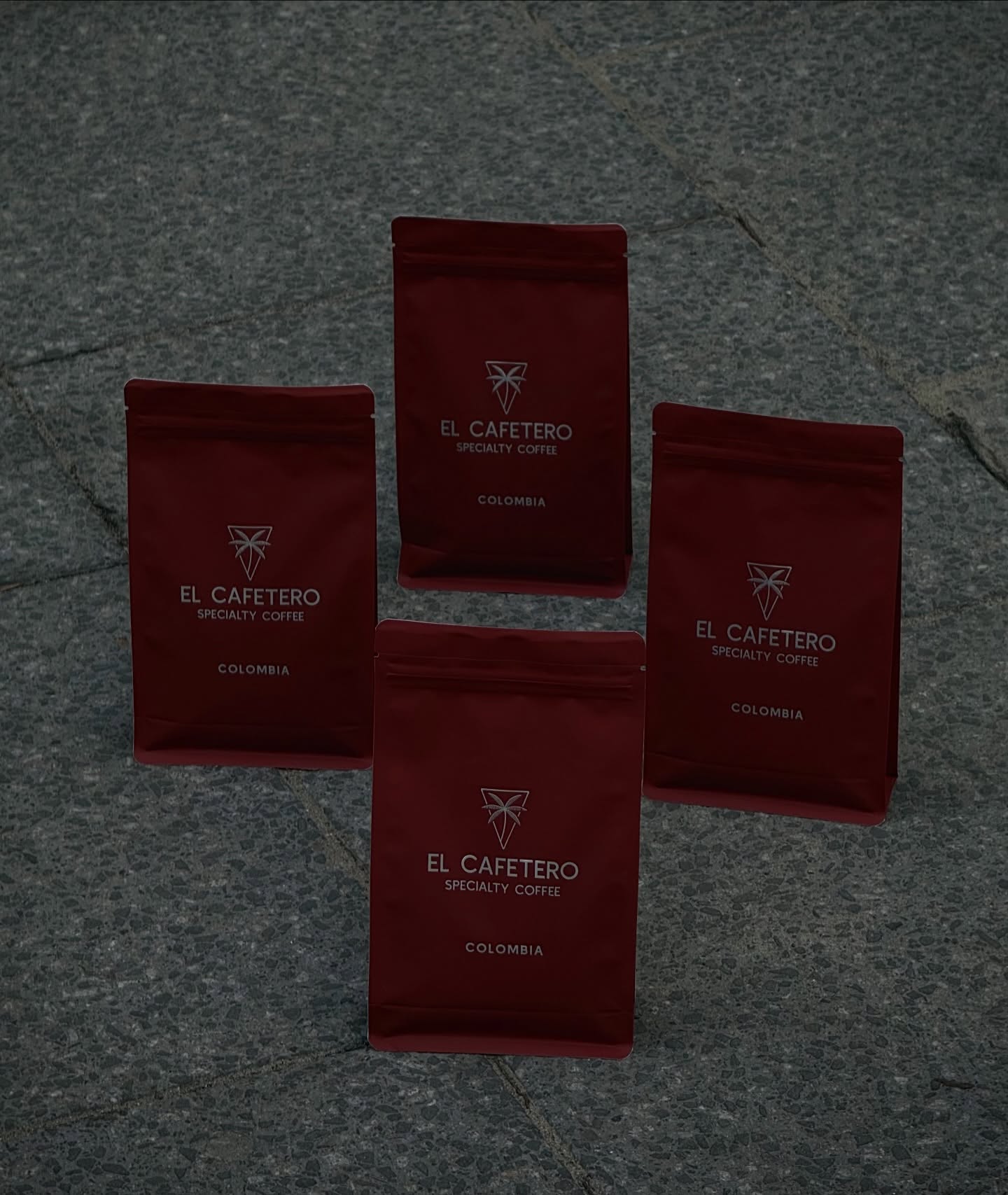 🇨🇴Colombia · Hacienda Misiones · Sudan Rume

Wyjątkowa selekcja z regionu Cundinamarca, stworzona przez Londono Family.
Rzadka odmiana Sudan Rume, uprawiana na wysokości 1 600–1 800 m n.p.m., poddana obróbce naturalnej.

W filiżance — elegancja i głębia.
Biała czekolada, dojrzała morela, soczysta brzoskwinia i subtelny kwiat pomarańczy.

Jedwabiste body, wyrafinowana słodycz i żywa, soczysta kwasowość.
Profil czysty, złożony i długotrwały.

Palona pod przelew, aby wydobyć maksimum klarowności i aromatycznej złożoności.

Dostępna w limitowanej ilości.
(elcafetero.pl)

⸻

🇨🇴Colombia · Hacienda Misiones · Sudan Rume

A refined selection from Cundinamarca, crafted by the Londono Family.
Rare Sudan Rume variety, grown at 1,600–1,800 m and naturally processed.

In the cup — elegance and depth.
White chocolate, ripe apricot, juicy peach, and delicate orange blossom.

Silky body, refined sweetness, and vibrant acidity.
Clean, layered, and long-lasting.

Roasted for filter to express clarity and aromatic complexity.

Available in limited quantities.
(elcafetero.pl)

📍 Emilii Plater 8 
📍 Marszałkowska 27/35

#specialtycoffee #coffeebeans #colombia #filtercoffee #warszawa