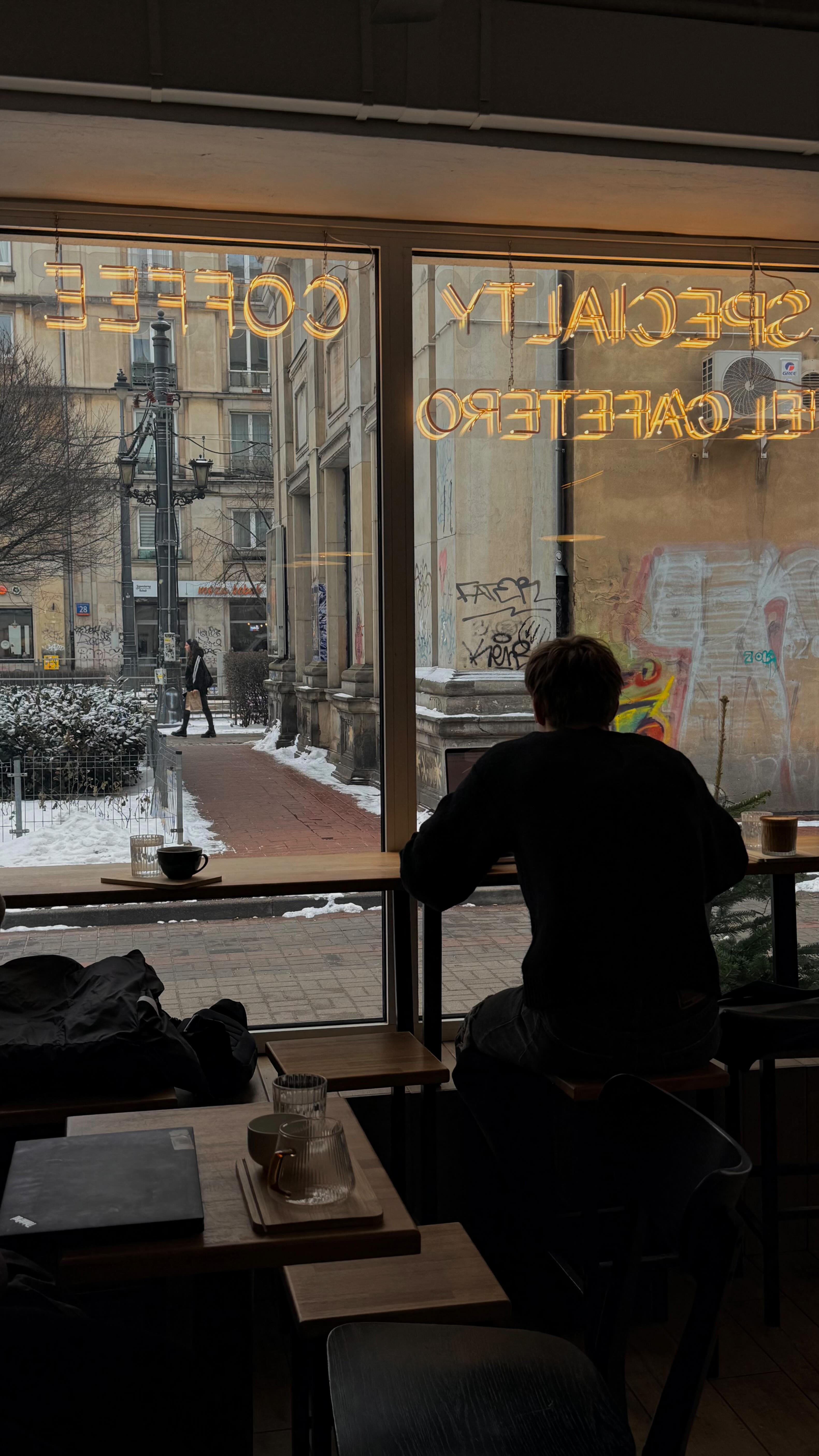 One cup of good coffee.
Then another.

Day quietly turns into night.
And somehow… you’re still here.

In your own rhythm. ☕

📍 Emilii Plater 8 
📍 Marszałkowska 27/35

#specialtycoffee #cityvibes #warsaw #coffeelovers #kawiarniawarszawa