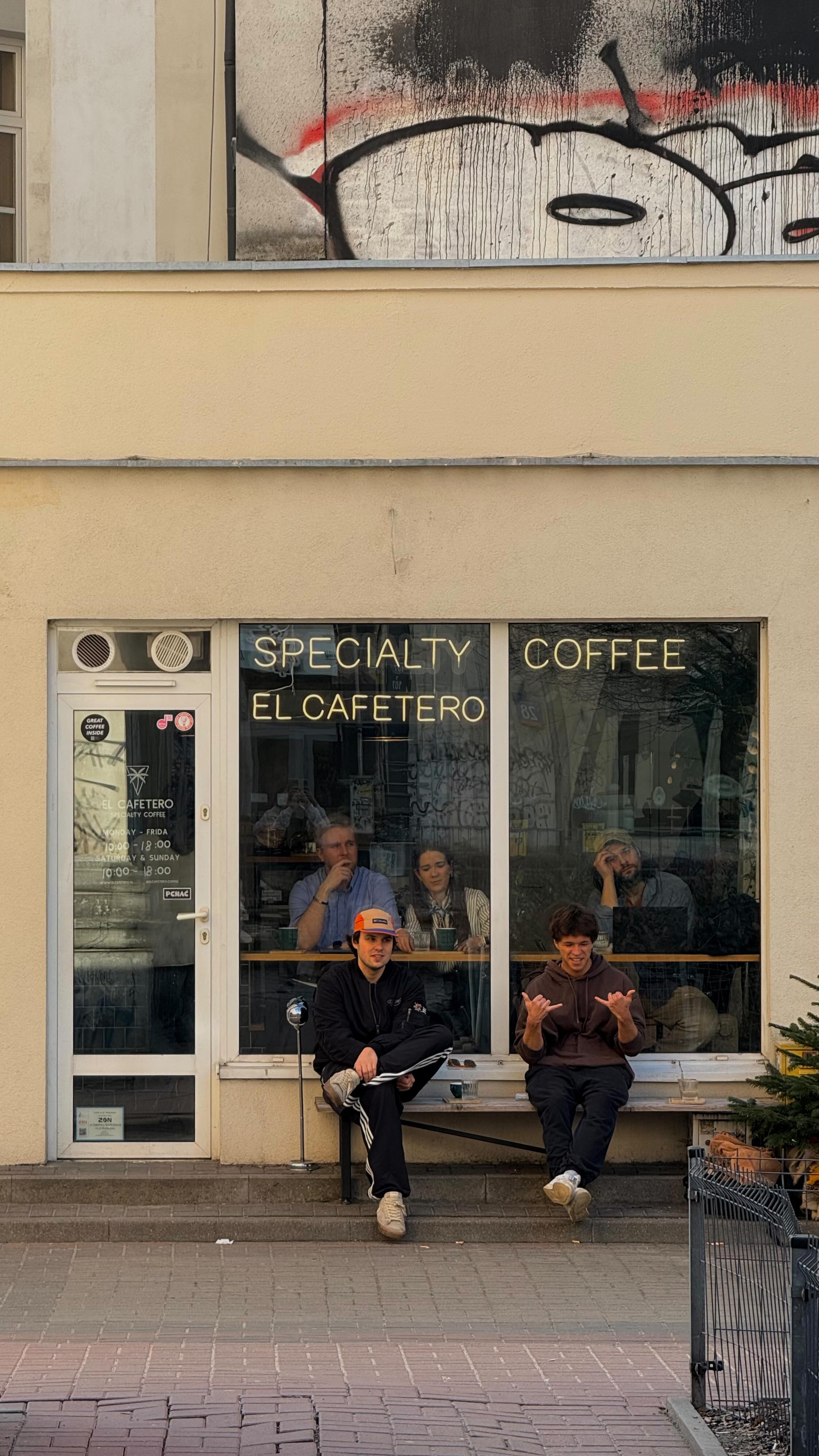 ☕️Where the neighborhood feels like home.

📍 Emilii Plater 8 
📍 Marszałkowska 27/35

#specialtycoffee #kawawarszawa #coffeelovers #coffeetime #perfectweather