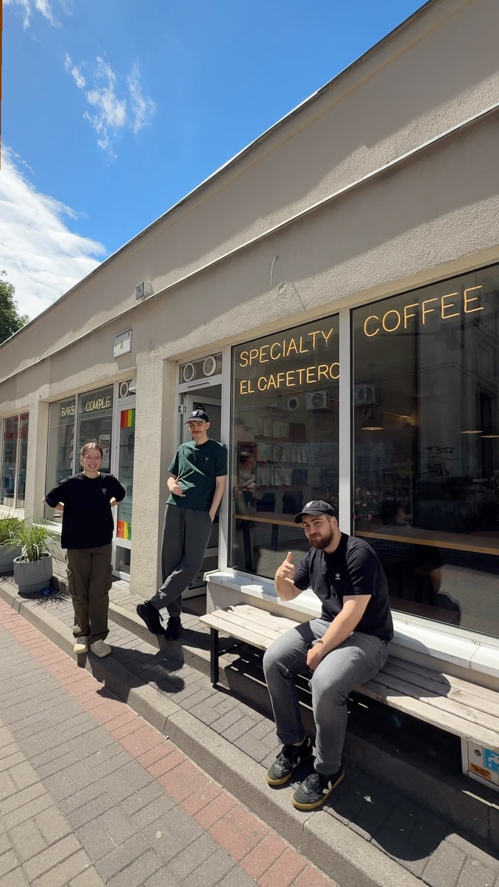 Inside or outside, there’s always a reason to stay a little longer ☕✨

Specialty coffee, homemade desserts and cozy atmosphere worth coming back for.

📍 Emilii Plater 8 
📍 Marszałkowska 27/35

#specialtycoffee #kawiarnia #coffeelovers #hotsport #cozyplace