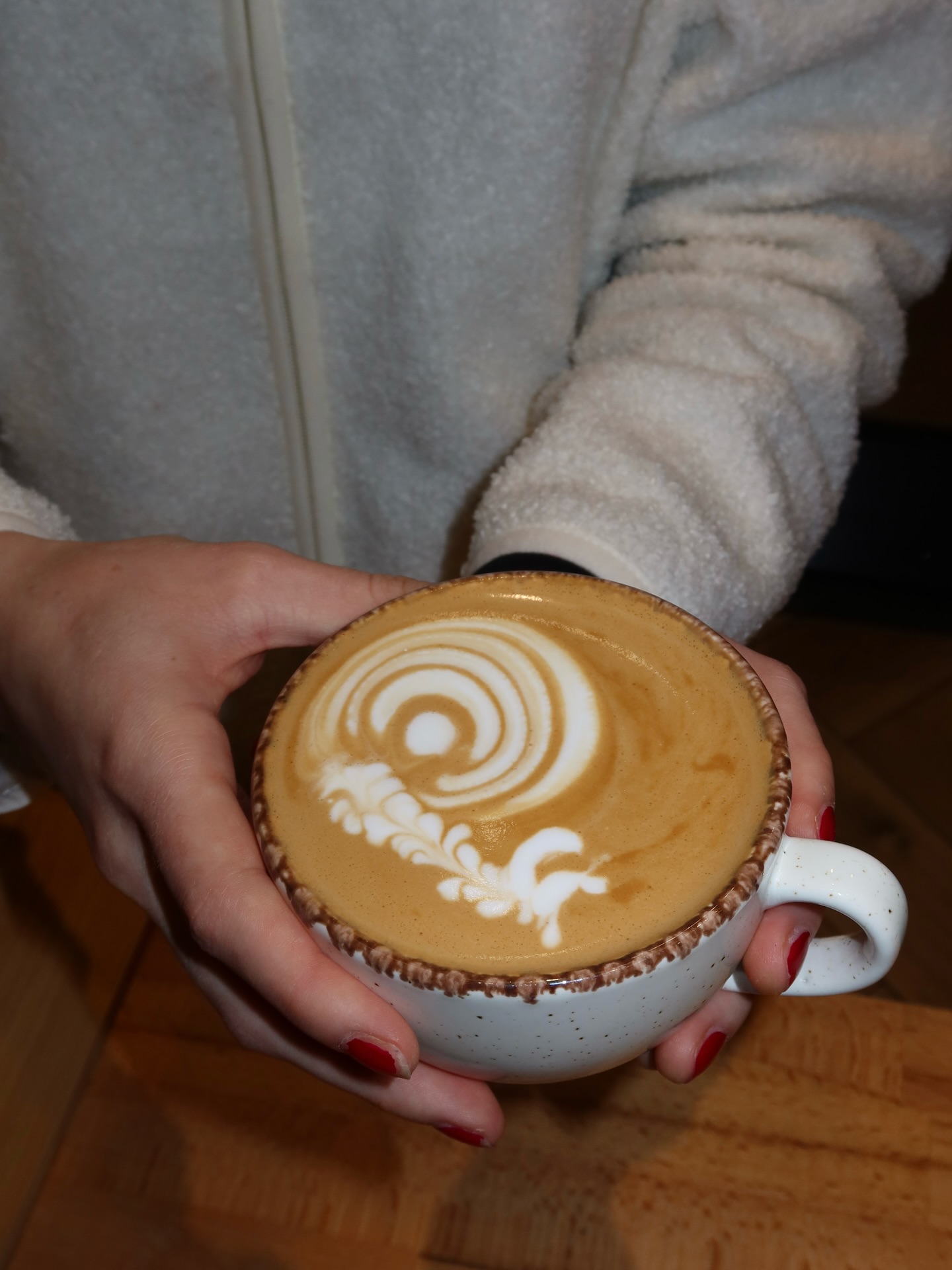 🤎There’s something special about slowing down here.

Freshly roasted coffee.
Fresh desserts every day.
Comfort in every corner.

A place where it’s warm, cozy, and full of flavor.
Where mornings start right and evenings feel softer.

Come for the coffee.
Stay for the atmosphere. 🤍

📍 Emilii Plater 8
📍 Marszałkowska 27/35

#specialtycoffee #warsawcoffee #freshroast #cozyplace #freshbaked