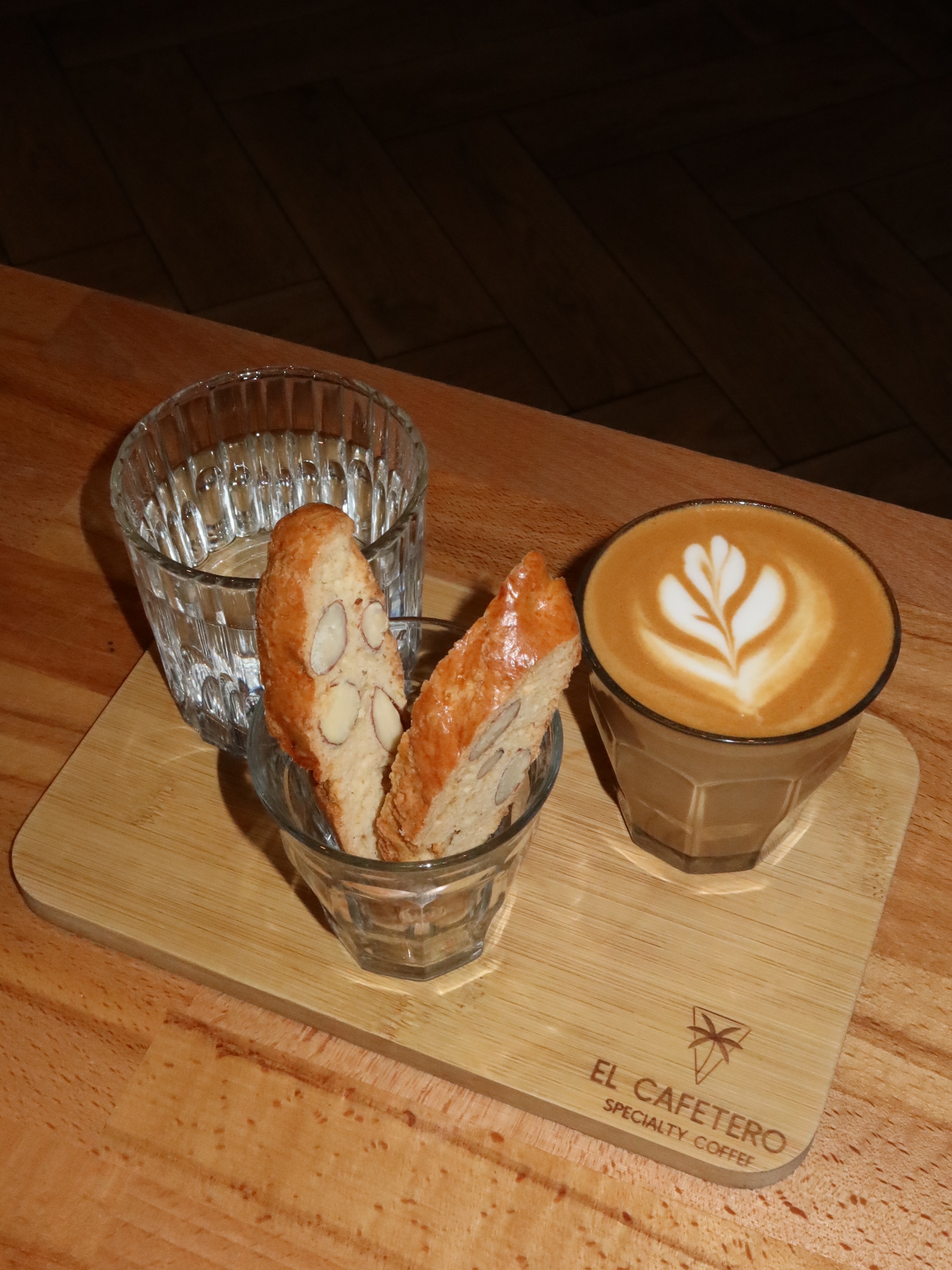 Nie zatrzymujemy się na „wystarczająco dobrze”. Każdy Flat White dopracowujemy do perfekcji.☕️👌🏼

—

We never stop at “good enough.” Every Flat White is crafted until it feels just right.☕️👌🏼

📍 Emilii Plater 8 
📍 Marszałkowska 27/35

#flatwhite #specialtycoffee #kawiarnia #perfectcoffee #bestinthetown