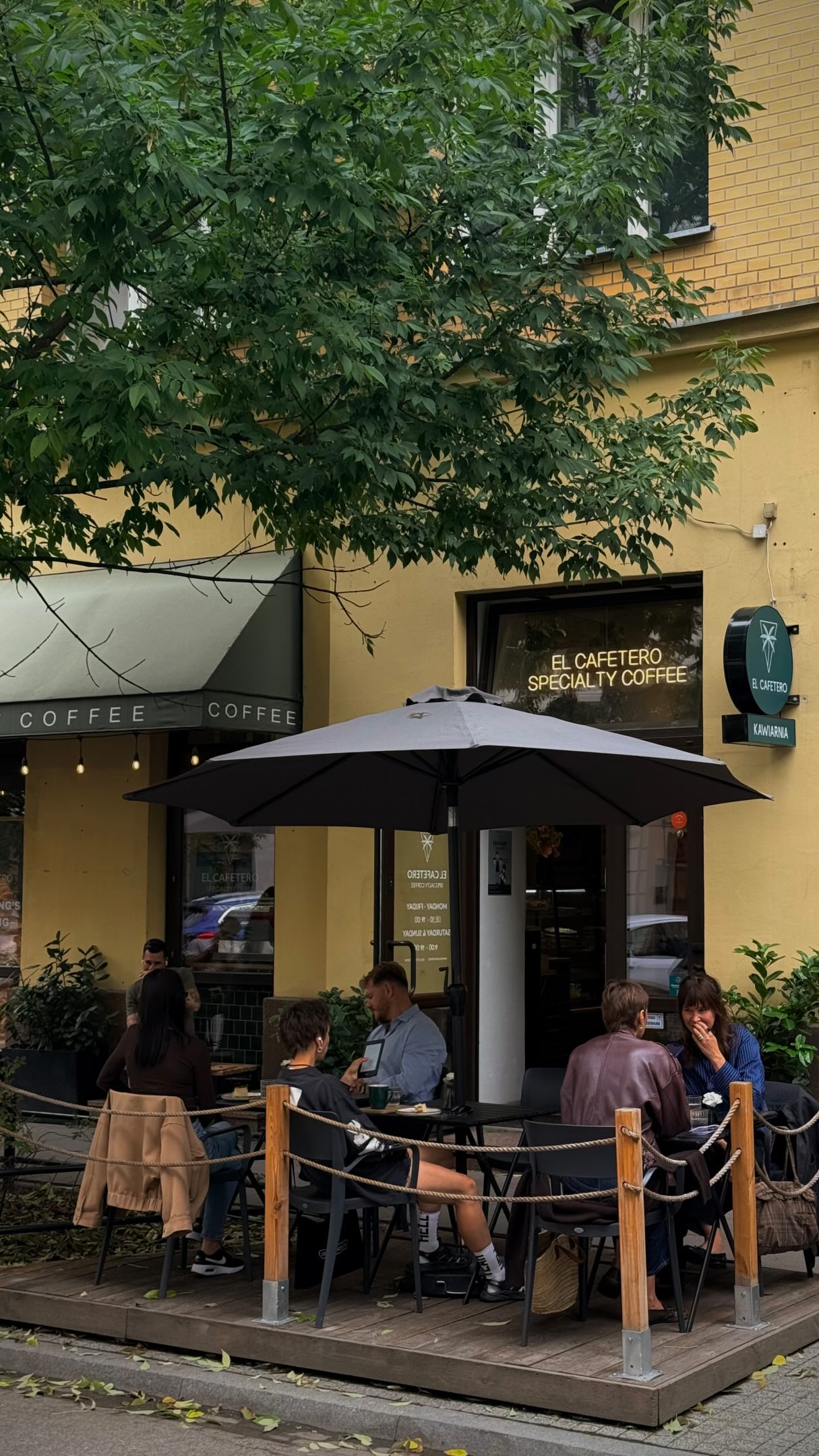 Good coffee, fresh pastries, a cozy atmosphere, and nowhere you need to rush to. ☕️

📍 Emilii Plater 8 
📍 Marszałkowska 27/35

#specialtycoffee #kawiarniawarszawa #coffeelovers #cozyplace #autumnvibes