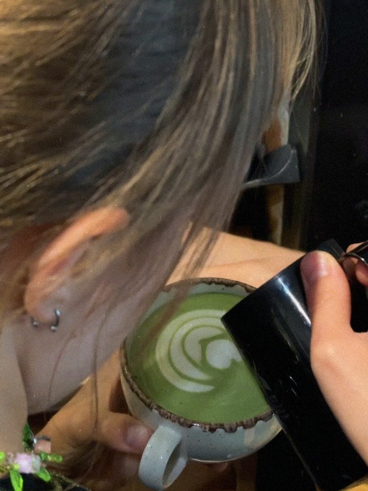 Tak właśnie wyglądają dni w El Cafetero. 🤍
Kawa, rozmowy, spotkania, desery, dużo uśmiechów i bariści, którzy każdego dnia tworzą coś wyjątkowego.

—

This is what our days look like. 🤍
Coffee, conversations, catch-ups, desserts, plenty of smiles and baristas creating something special every day.

📍 Emilii Plater 8 
📍 Marszałkowska 27/35

#specialtycoffee #kawiarnia #cozyplace #slowdown #baristadaily