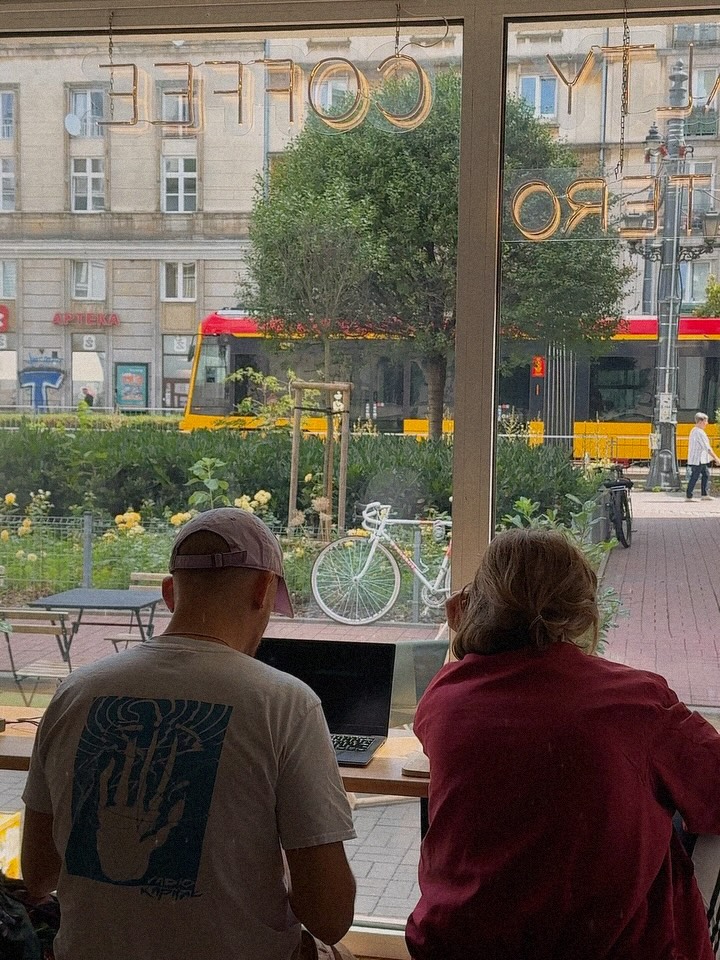 People make a place. ✨

Guests who stay a little longer. Baristas who put their heart into every cup. An atmosphere worth coming back to.

Simply El Cafetero. ☕❤️

📍 Emilii Plater 8 
📍 Marszałkowska 27/35

#specialtycoffee #kawiarnia #cozyplace #coffeelovers #calmliving