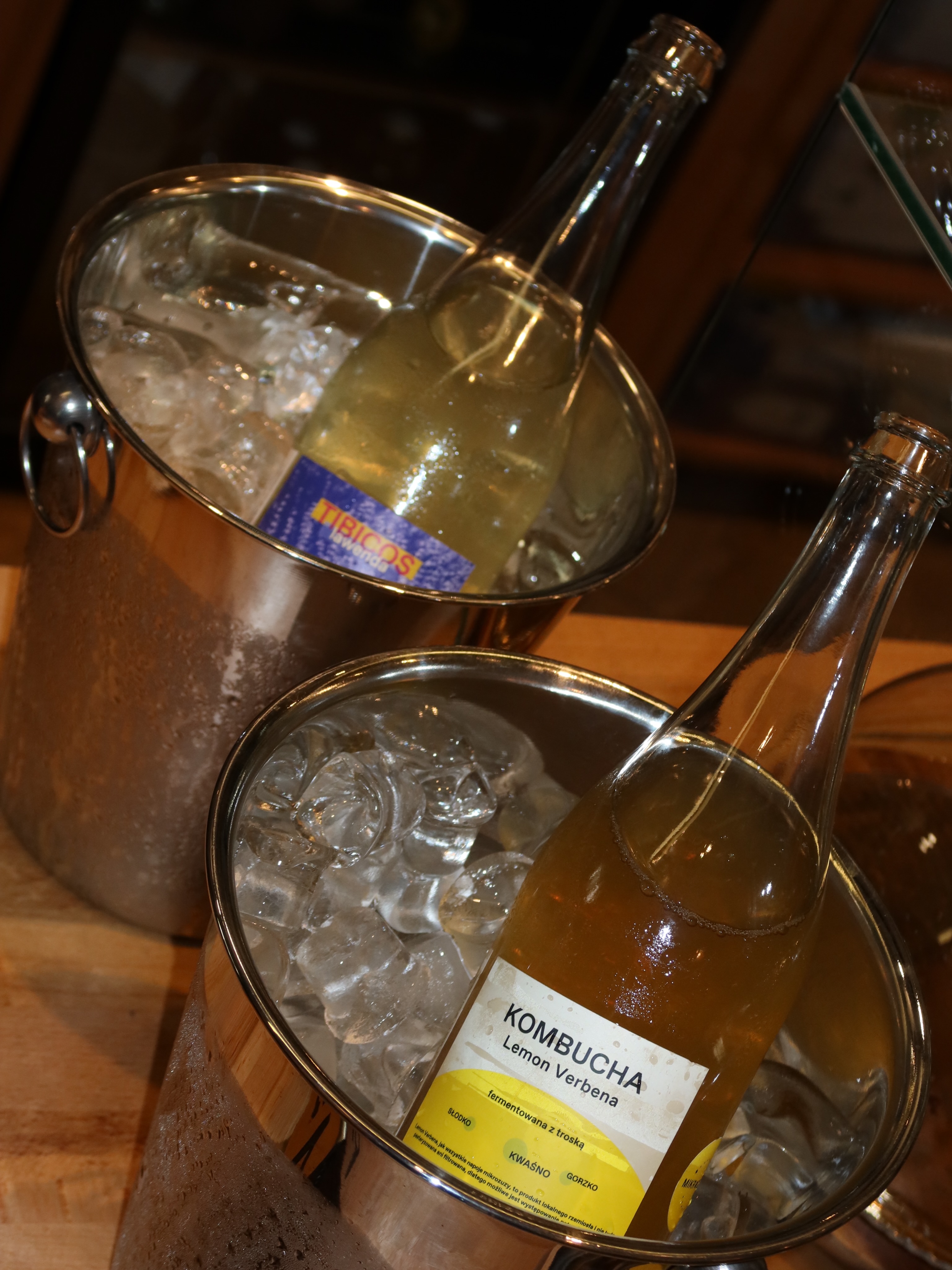 Slow fermentation, beautiful flavors, and the perfect refreshing pause. We’re happy to serve kombucha by our friends at Mikrozuza 

—

Spokojna fermentacja, wyjatkowe smaki i swiezosc. Od dzisisj serwujemy Kombuchę od naszej znajomej - Mikrozuzy

📍 Emilii Plater 8 
📍 Marszałkowska 27/35

#kombucha #specialtycoffee #warzawa #kawiarnia #cozyvibes
