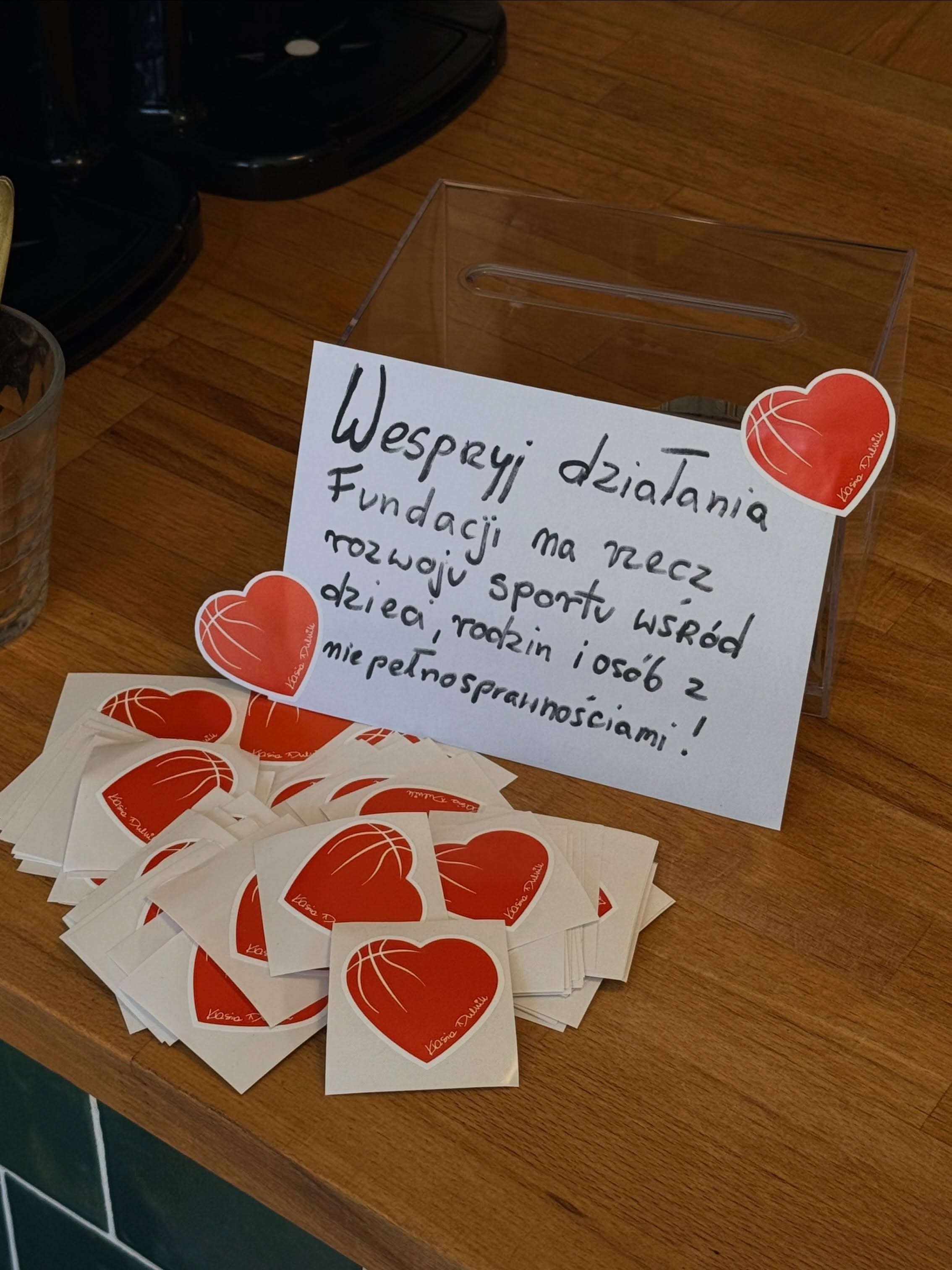 Wczoraj było u nas trochę więcej niż tylko kawa. ❤️

Przez cały dzień wspieraliśmy Fundację Kasi Dulnik, która poprzez sport pomaga dzieciom, młodzieży oraz osobom z niepełnosprawnościami.

Dziękujemy wszystkim, którzy wczoraj byli z nami, wpadli na kawę, dorzucili swoją cegiełkę i pomogli nam wesprzeć tę piękną inicjatywę. 🏀❤️

Cały dochód z tego dnia zostanie przeznaczony na wsparcie fundacji❤️

Dziękujemy, że byliście z nami!

—

Yesterday was about more than just coffee. ❤️

Throughout the day, we supported the Kasia Dulnik Foundation, which uses sport to support children, young people and people with disabilities.

A big thank you to everyone who stopped by, grabbed a coffee, made a contribution and helped us support this beautiful initiative. 🏀❤️

Income from that day will be supporting the initiative❤️

Thank you for being part of it!

📍 Emilii Plater 8 
📍 Marszałkowska 27/35

#specialtycoffee #charity #support #children #donation
